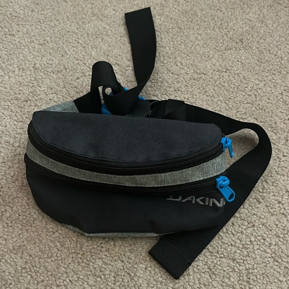 “Dakine: Fanny Pack/ Belt Bag” - Picture 1 of 7
